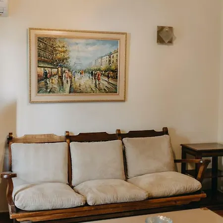 Apartamento House, Attiki Metro, *